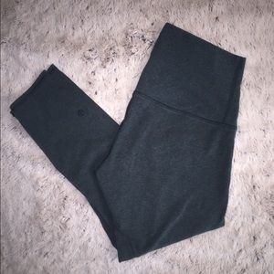 Lululemon crops size 6